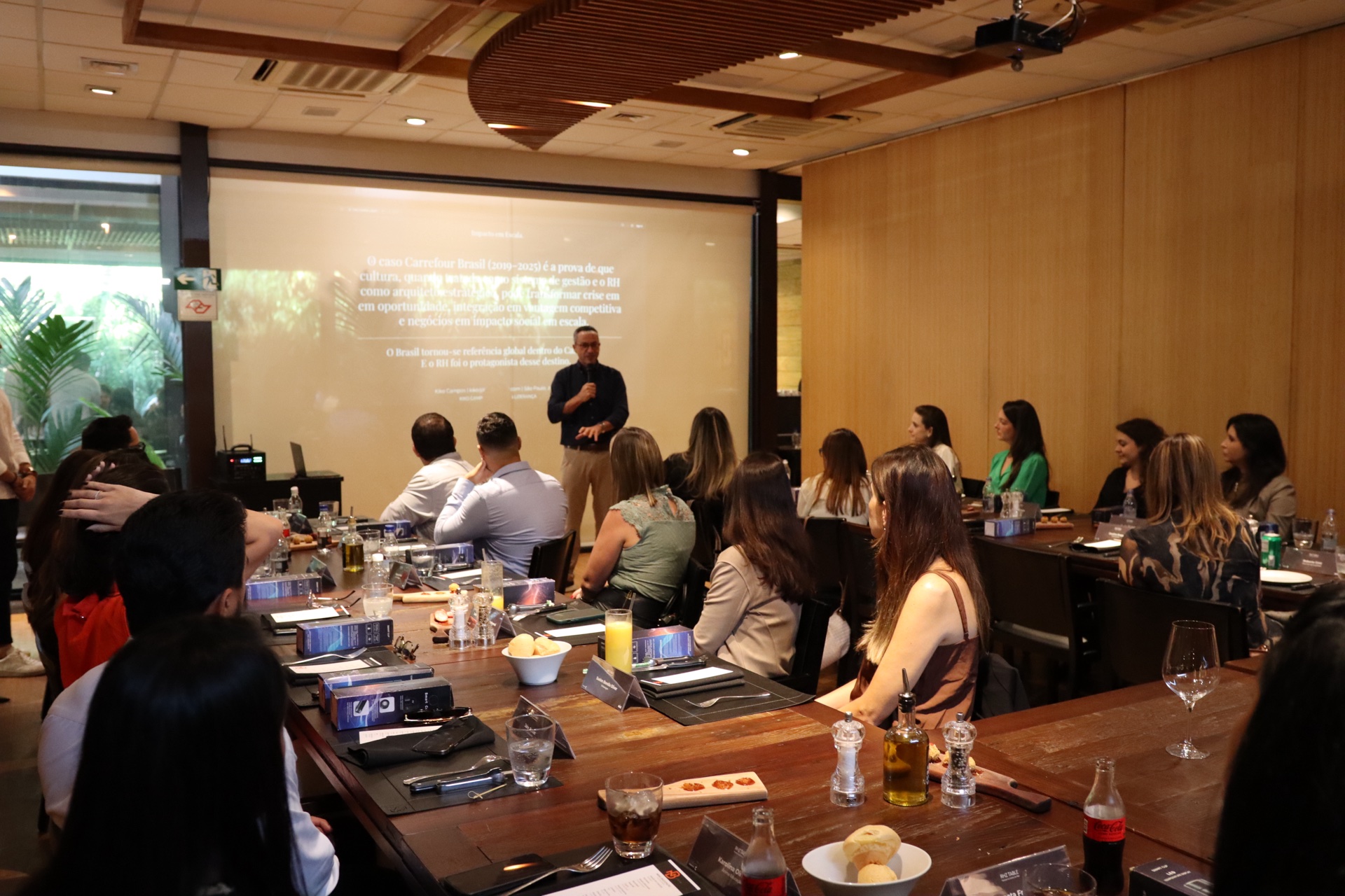 Almoço fechado do RHZ Table, com apresentação de case de M&A para líderes de RH